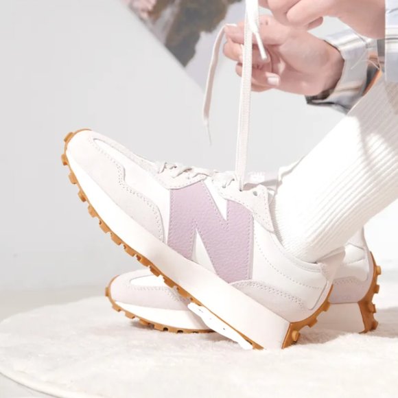 New Balance 327 Womens Sneakers Shoes Moonbeam & December sky various size 6 - Picture 2 of 16